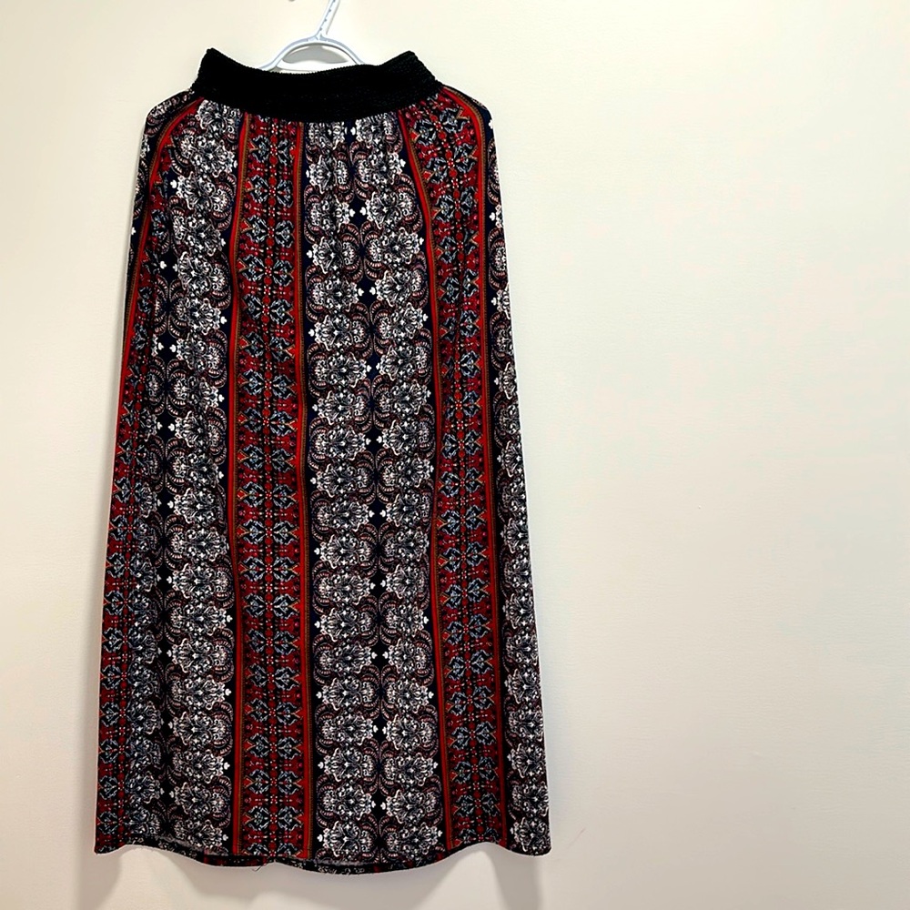 Skirt with elastic waist band
